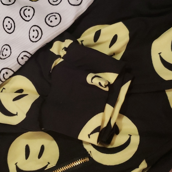 SALE‼️ 2/$10💫 - Picture 3 of 5